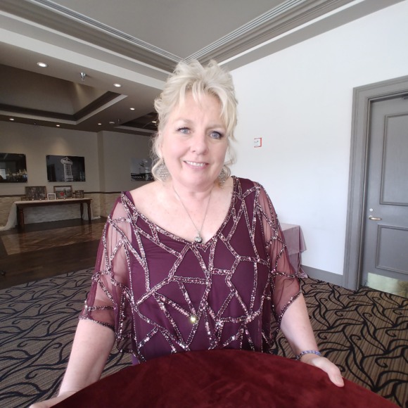 Meet your Posher, Ellie 💋💋 - Picture 1 of 1